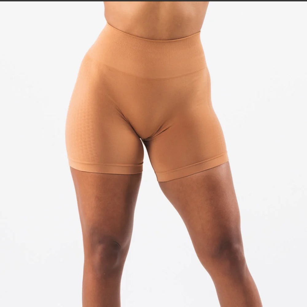 Alphalete Contour 5” Shorts Size S